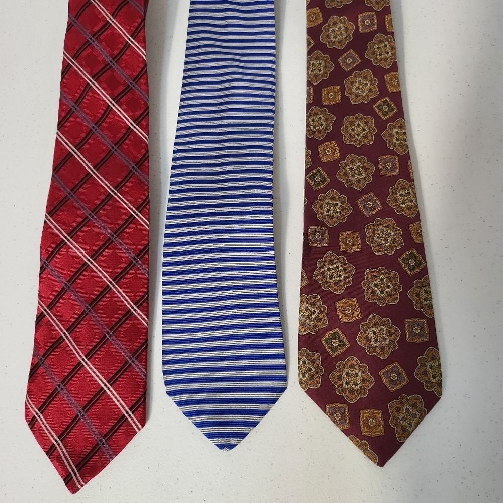 Bundle Of 3 Elegant Red, Blue, And Brown Men's‎ Ties Set